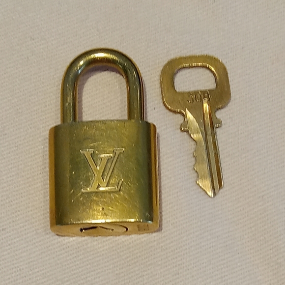 SOLD Louis Vuitton Lock and Key #308. Brass LV working lock & key. - Picture 2 of 10